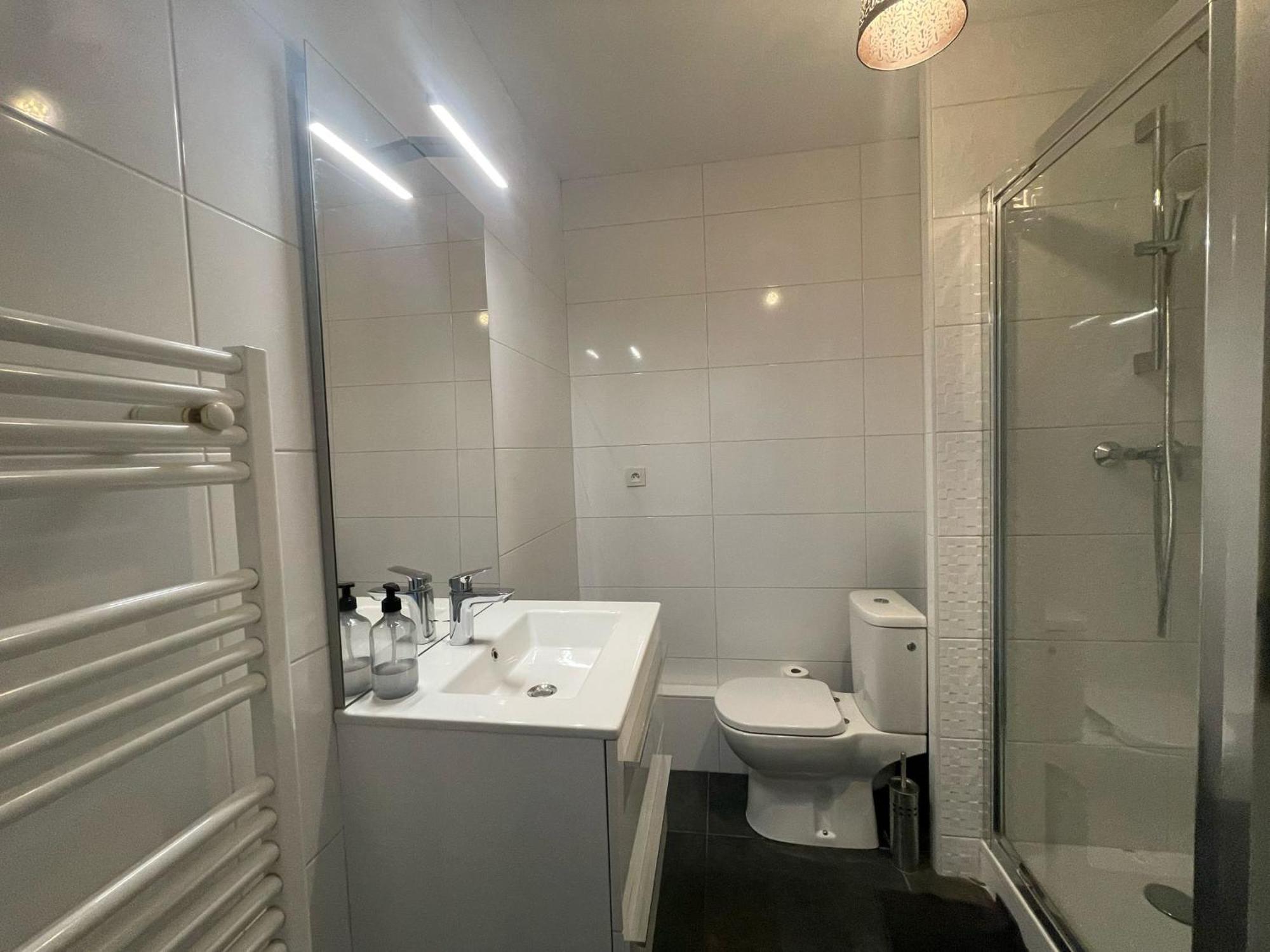 City & Cosy, Lyon Charcot- Wifi - Lave Linge - Balcon - Parking Luaran gambar