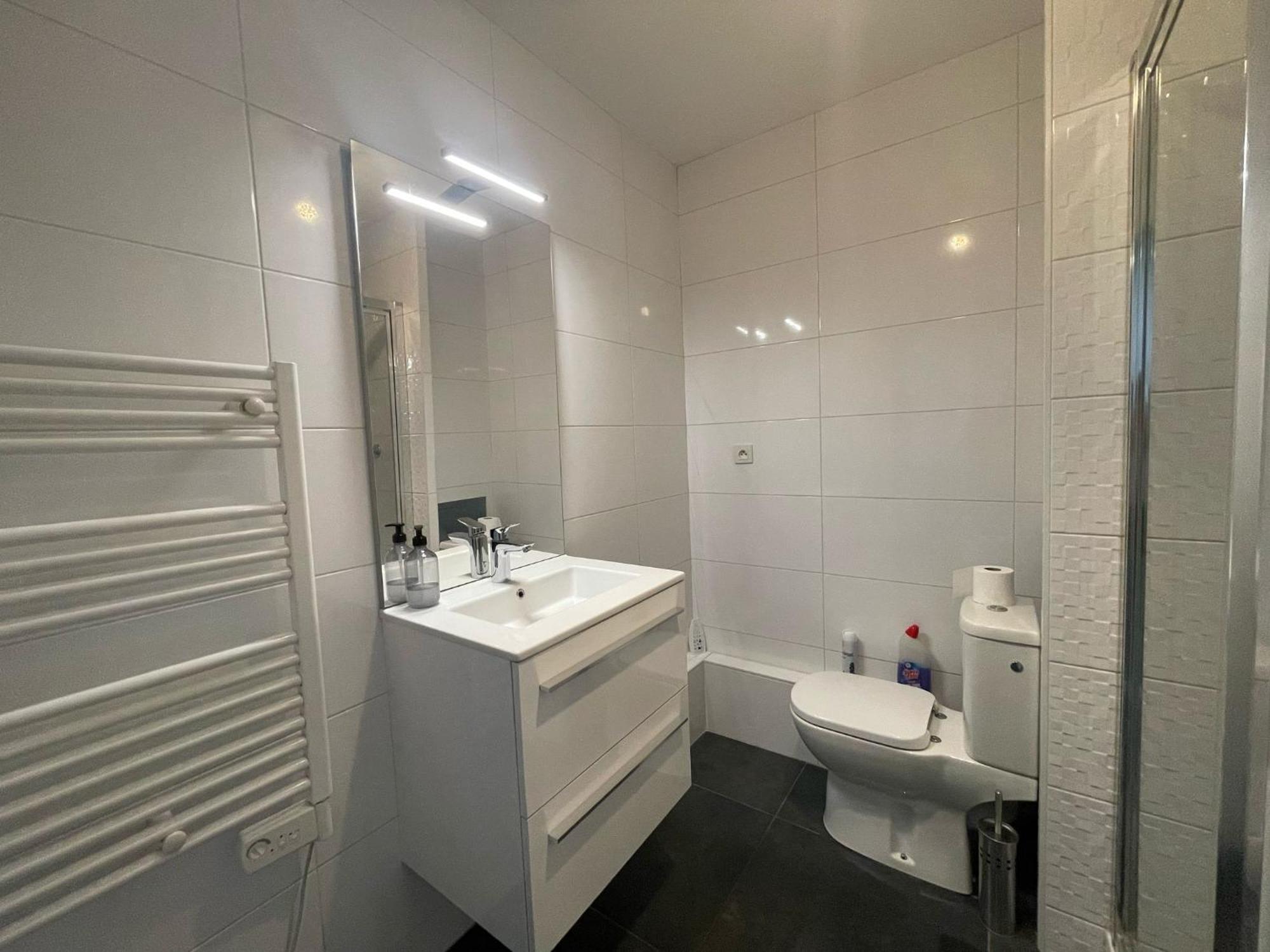 City & Cosy, Lyon Charcot- Wifi - Lave Linge - Balcon - Parking Luaran gambar